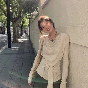 New Autumn French Style Lace-Up Waist-Cinching Skin-Brightening Top for Women - Style 324d05